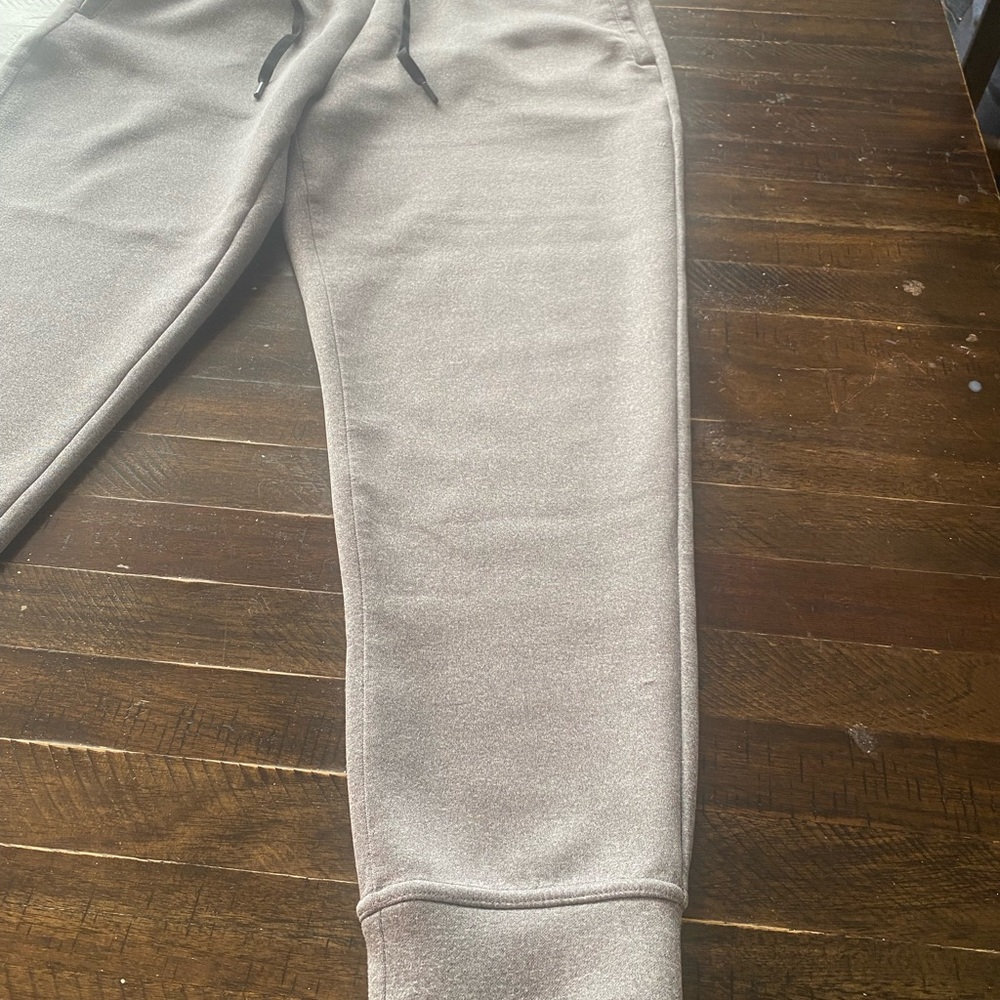 32’ joggers - Picture 2 of 3